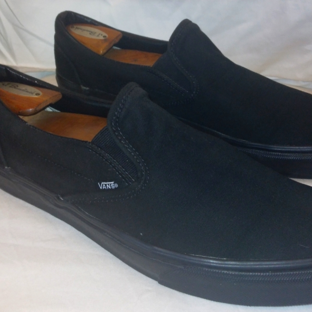 Vans - Men's size 12 slip on low top all black skateboard shoes ankle